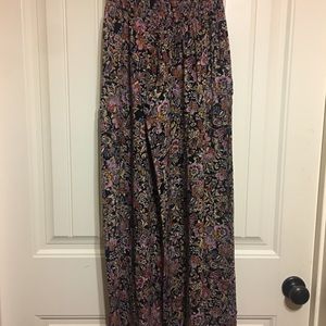 Wide leg pants with elastic waist.